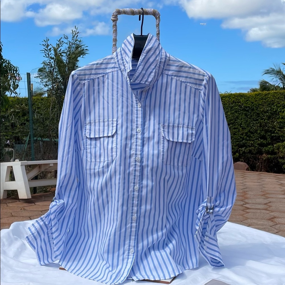 Signature by Larry Levine blue and white striped button down top!